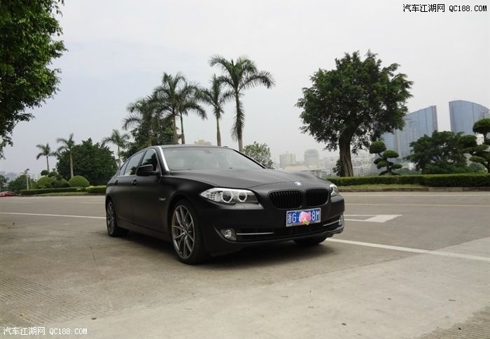 气场够充足!宝马535li改原厂20寸轮毂