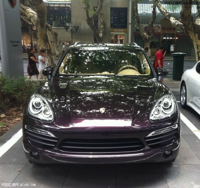 半年等待终成正果 紫色保时捷卡宴提车