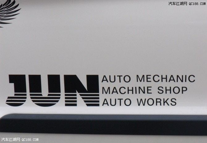 霸气十足感觉好 白色秀尔车贴拉花效果