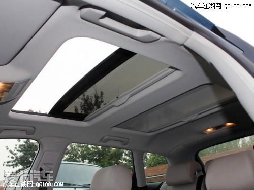 【奥迪a3全系配备全景天窗】