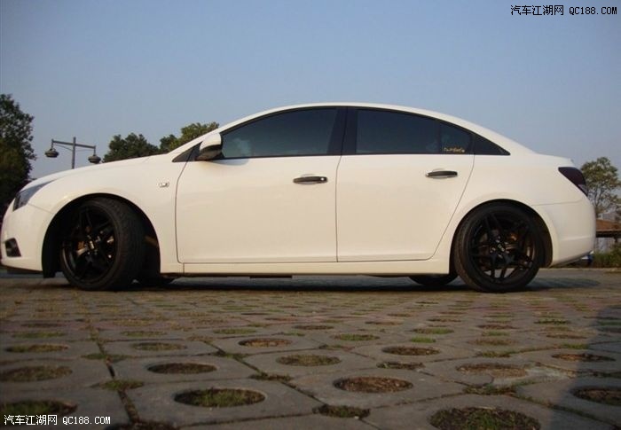 诱人的黑丝 科鲁兹改装18寸亚光黑轮毂