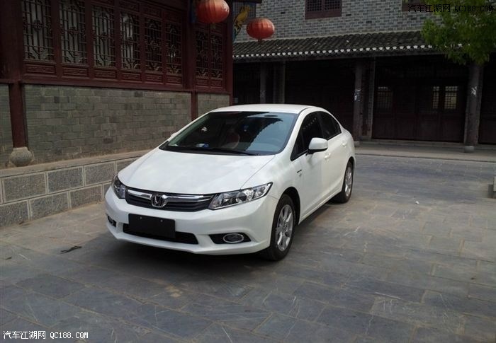 九代白色思域个性改装,重不走寻常路