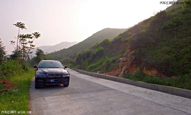 驰骋"秋名山" 宝马x6跑山道新车作业