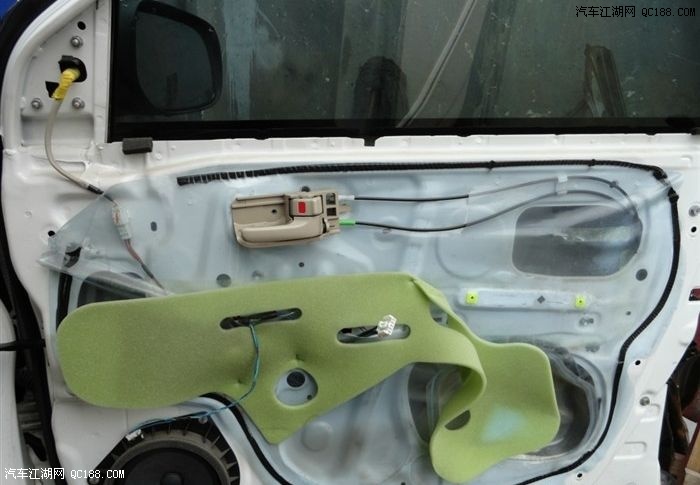 还原老经典车之功能 花冠加改前阅读灯