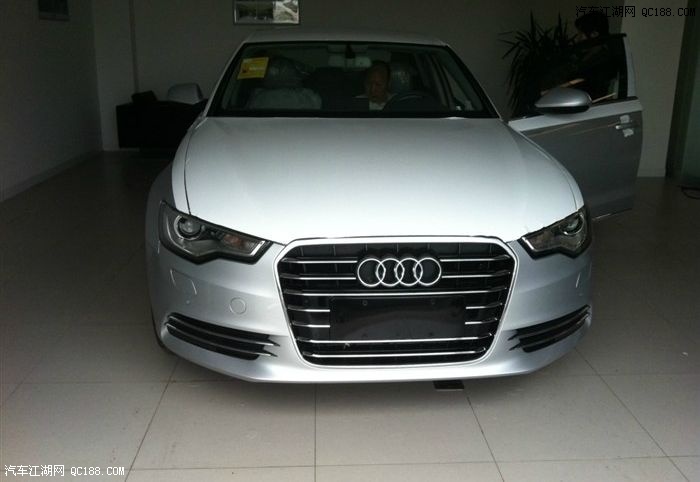 水晶银奥迪a6l30提车作业图(感觉后视镜有点小 电子手刹不错)