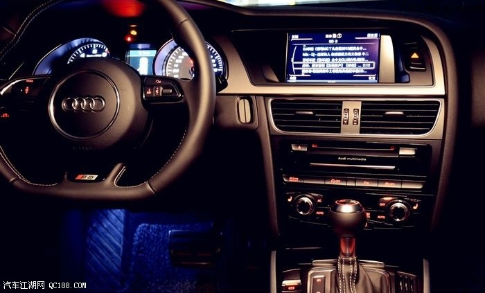 动力强方向轻 入手2013款朱鹭白奥迪a5