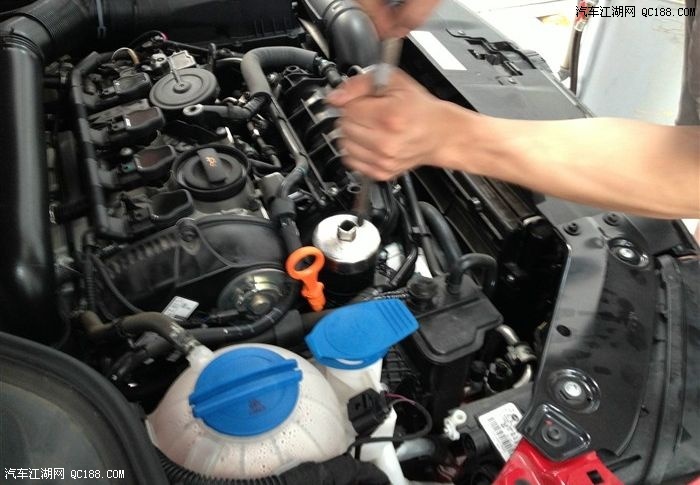 红色速腾gli 风雨过后修车保养作业篇