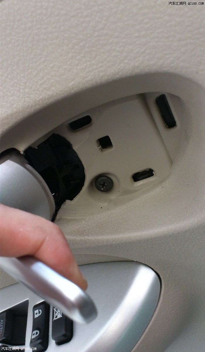 1.6at卡罗拉加装门灯