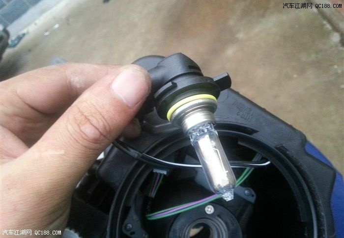 奔腾x80灯光升级 更换疝气大灯够亮度!