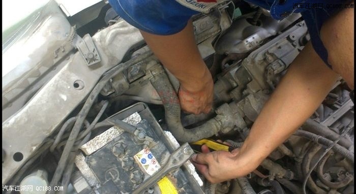 羚羊保养常规检测 更换机油及离合拉线