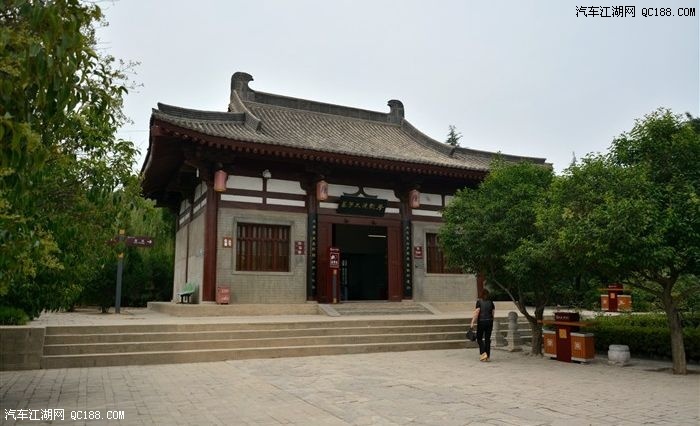 随便去看看 乾陵陪葬墓共计17座 计有太子墓二(章怀太子李贤,懿德太子