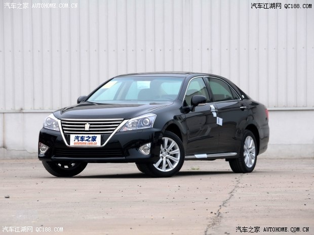 丰田皇冠少量现车在售 享现金优惠3万元