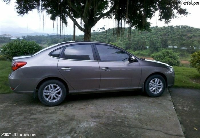 2011款悦动闪铜简单提车作业 这颜色亮瞎你的眼