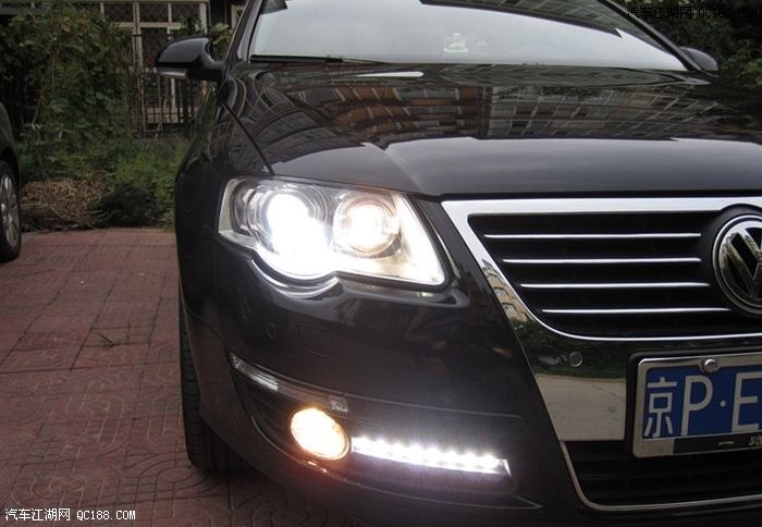 黑色迈腾认证贴 展示日间行车灯效果图