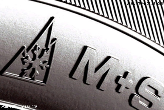 块状花纹,以及在花纹块上增加细小的花纹,用来增加在雪地中的抓地性能