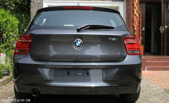 内饰设计布局简洁 宝马118i矿石灰提车