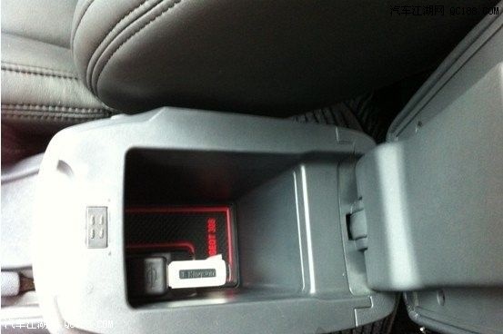 扶手箱~~~~~可以插usb