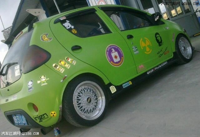 分享绿色熊猫用车感受 晒活泼贴纸装饰外观