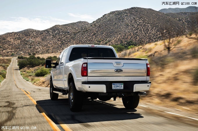 不仅仅是"大" 试福特f-350 platinum