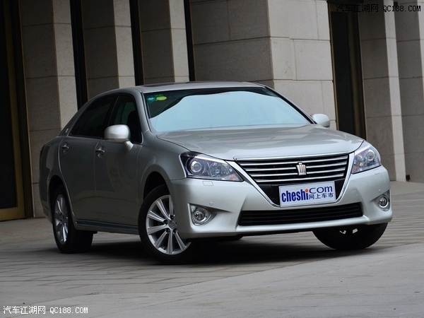 2012款皇冠现车充足 最高现金优惠2万元