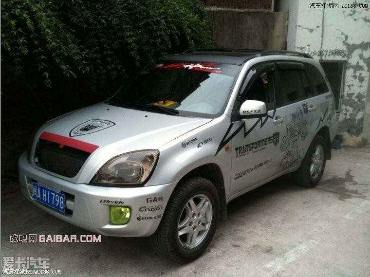 保险杠喷漆改色 瑞虎汽车改装作业过程介绍