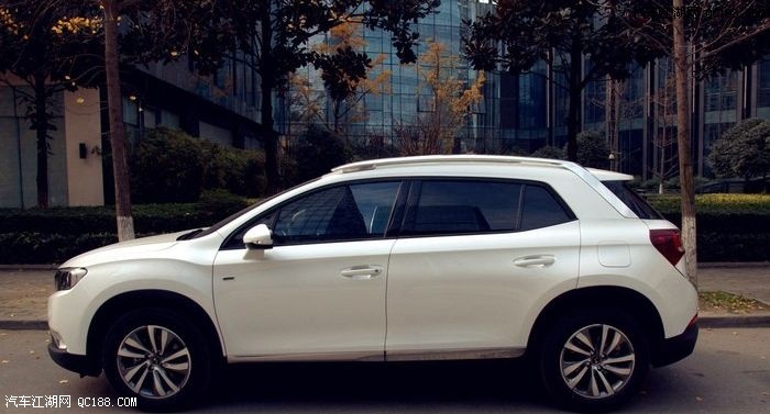 白色ds6提车报道 展示内外饰图片及油耗