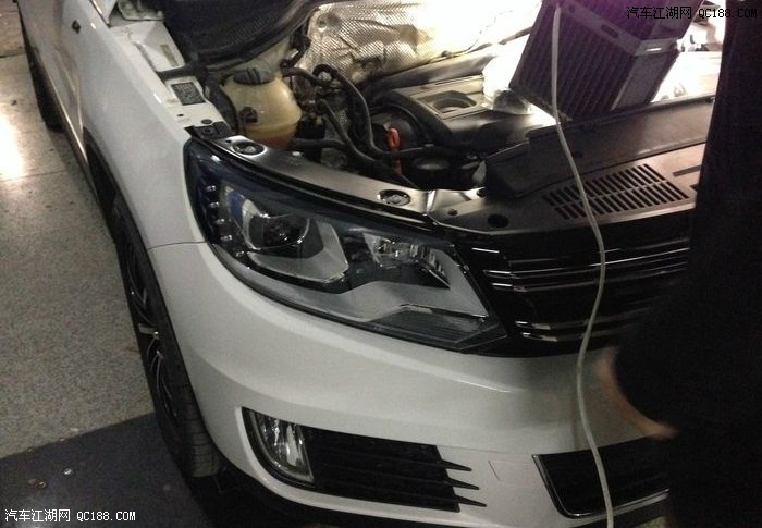 继续.几位小师傅,挑灯夜战.