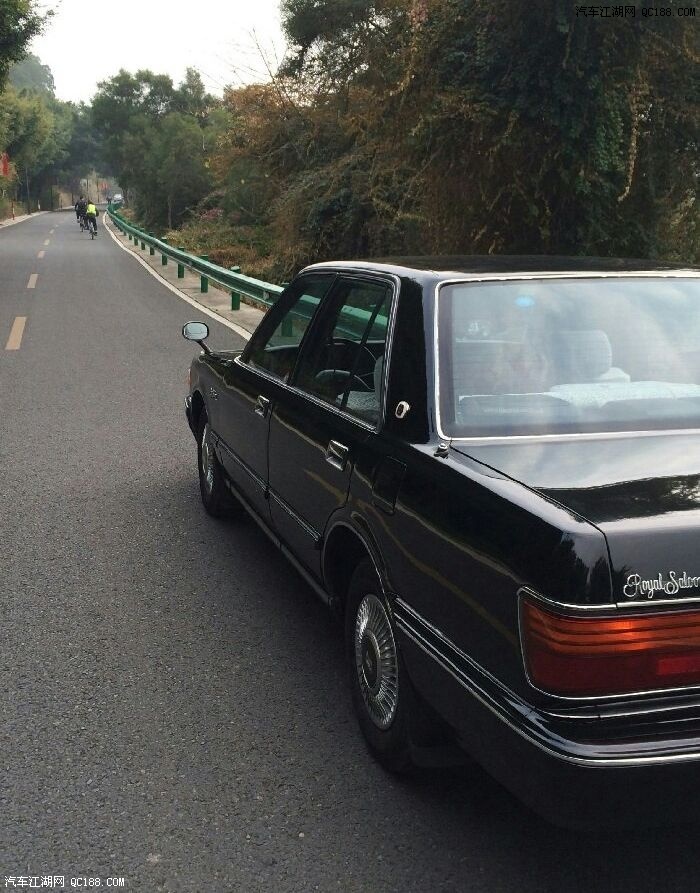 追风少年 老式汽车丰田皇冠ms132的情结