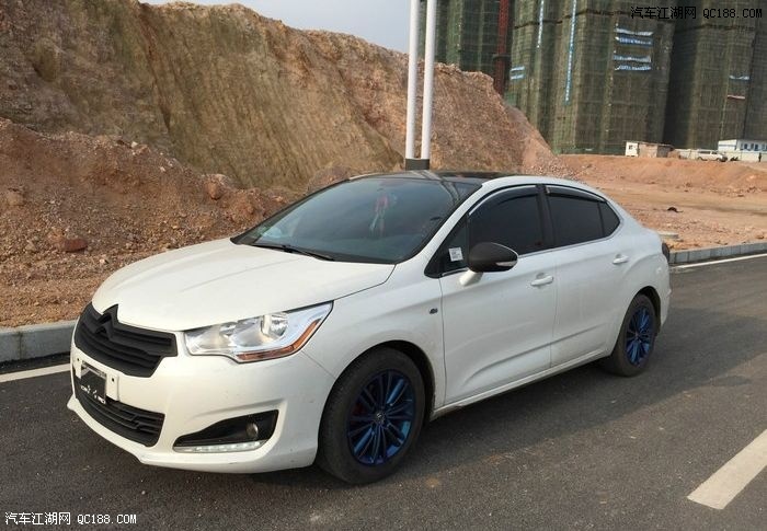 c4l的底盘确实又很底·所以就不加包围了··在网上买了一对改装大灯