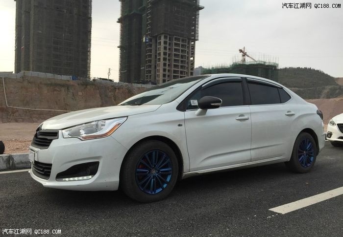 c4l的底盘确实又很底·所以就不加包围了··在网上买了一对改装大灯