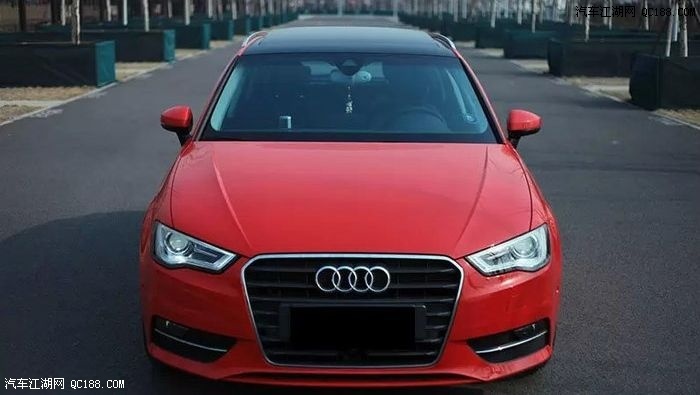 我喜欢的倒梯形号中网,它可是除了奥迪车标之外另一个告诉我们这辆车