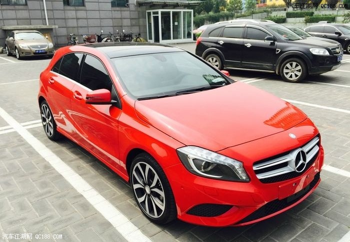 安全配置标准高 奔驰a200时尚红提车作业