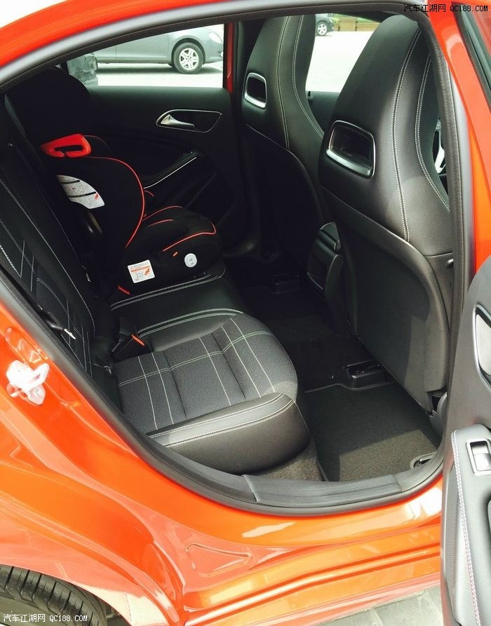 安全配置标准高 奔驰a200时尚红提车作业