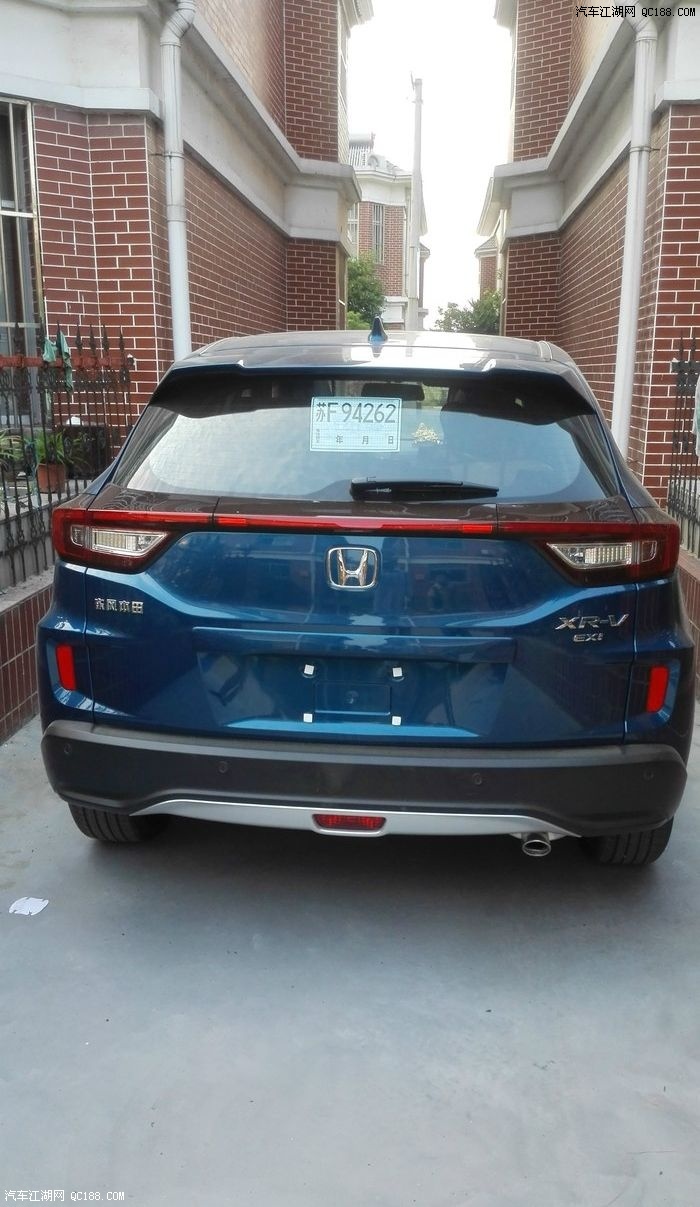 广本的销售态度不冷不热,东本的销售细心周到.