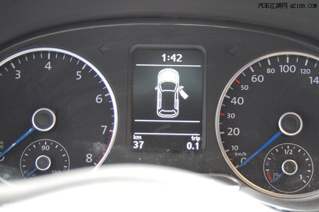 4l大众polo手动型搭载1.4l发动机,综合工况油耗6.40l/100km.