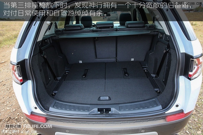 发现神行的车身全长达到了4590mm,轴距达到了2741mm,这使其空间显得