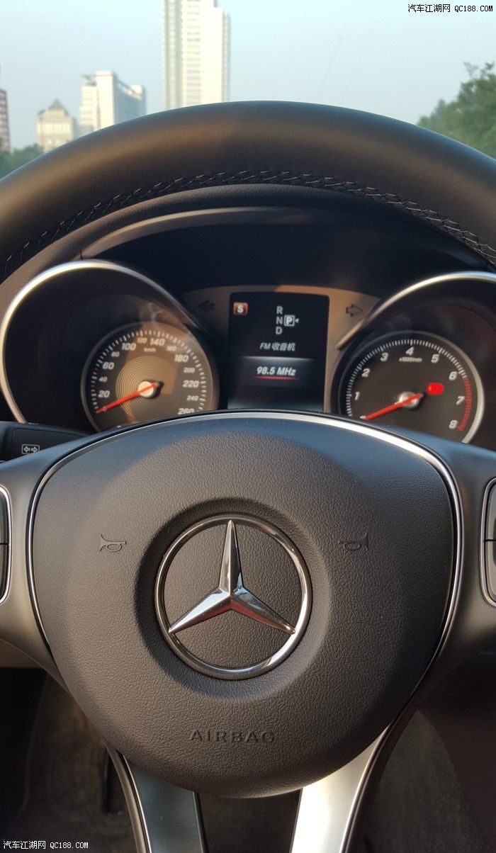 对配置比较满意 钯银色奔驰c 200 l提车