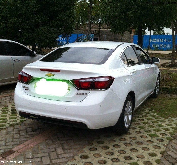 2015款珍珠白科鲁兹三厢1.5l自豪提车