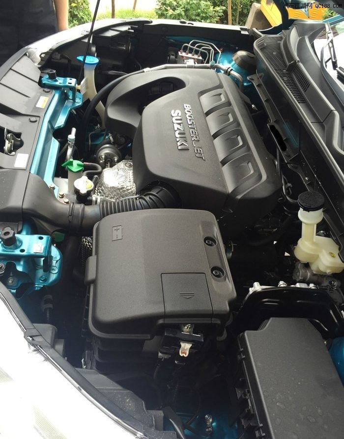 发动机舱干净,机油液面正常,油体干净(忘记拍了)