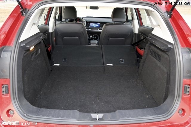首页 哈弗h2s > 正文内容  由于车身尺寸不占优,h2s的行李厢空间并不