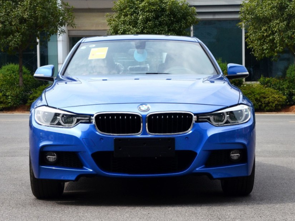 搭8at变速箱 2017款宝马318li操控性好