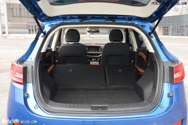 年轻活力 试驾众泰t300 1.5t自动尊贵型