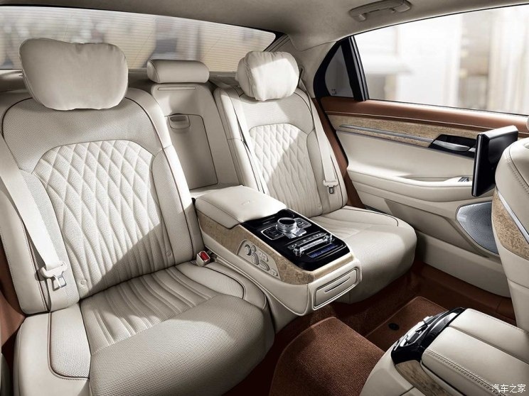『genesis g90官图』内饰方面,新款genesis g90的内饰造型与现款相比