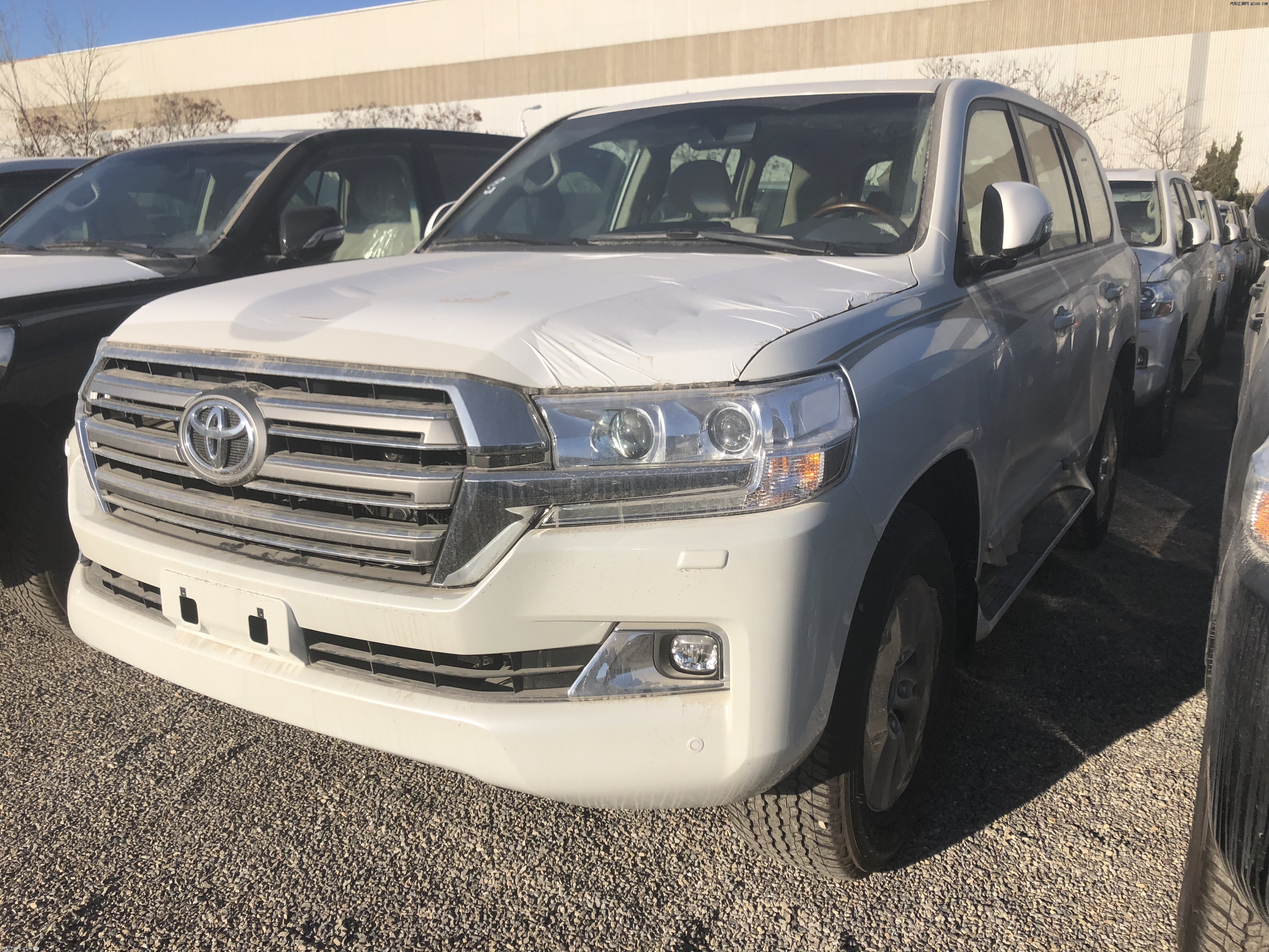 18平行进口中东版兰德酷路泽4000硬派suv实拍