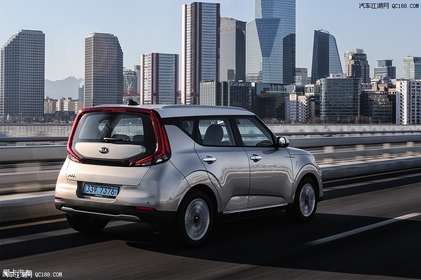 可爱而有个性的纯电动 试驾起亚soul ev