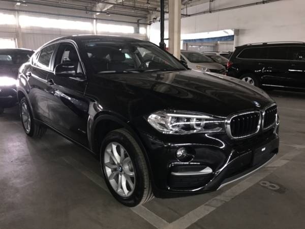 2019款平行进口宝马x6黑外黑内现车评测