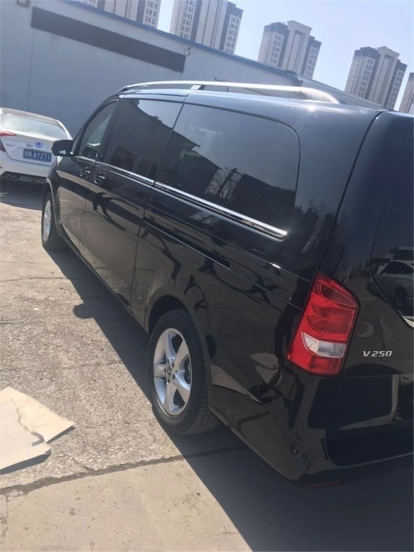 2019款进口墨版奔驰v250顶级商务详解