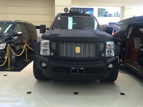 2018款乔治巴顿6座防弹越野车美规版评测