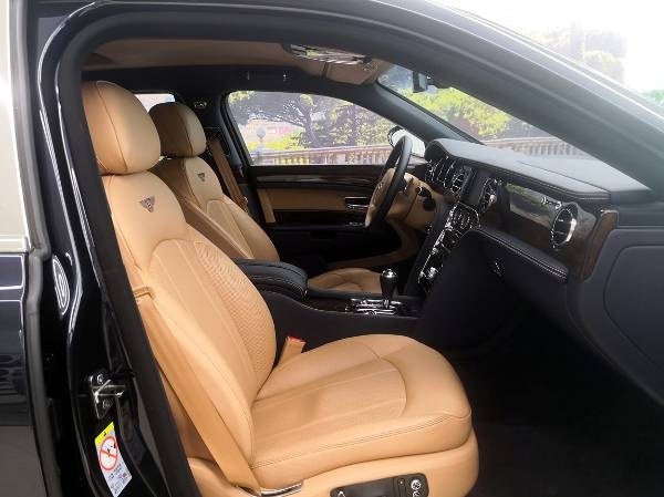 18款宾利慕尚6.8l v8加长欧规版现车评测