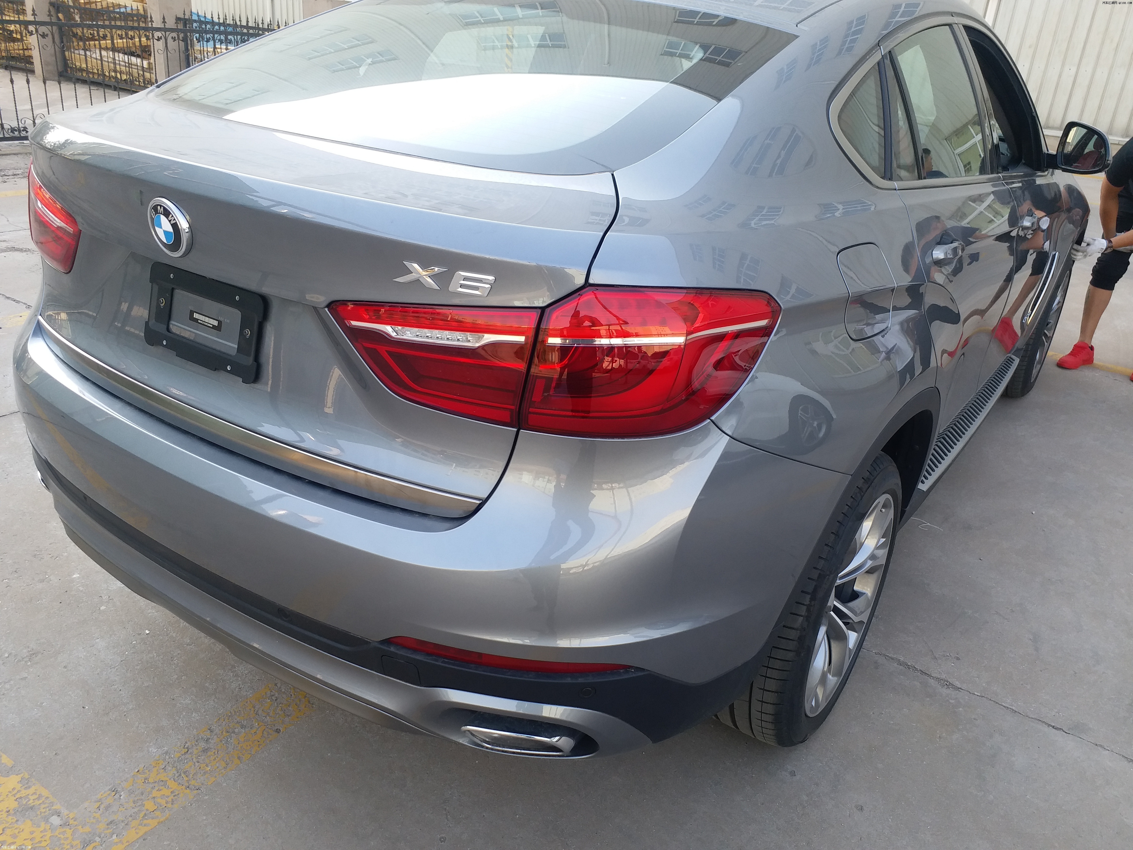 19款宝马x6加拿大版白色现车配置解析